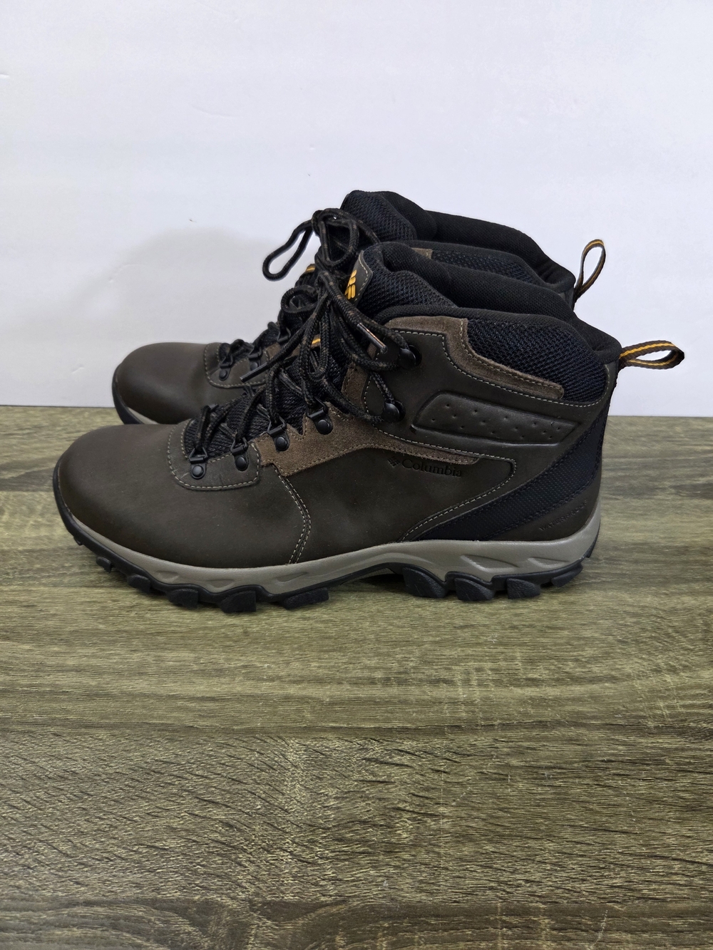 Columbia Men's Size 13 Newton Ridge Plus II Hiking Boots Brown Waterproof